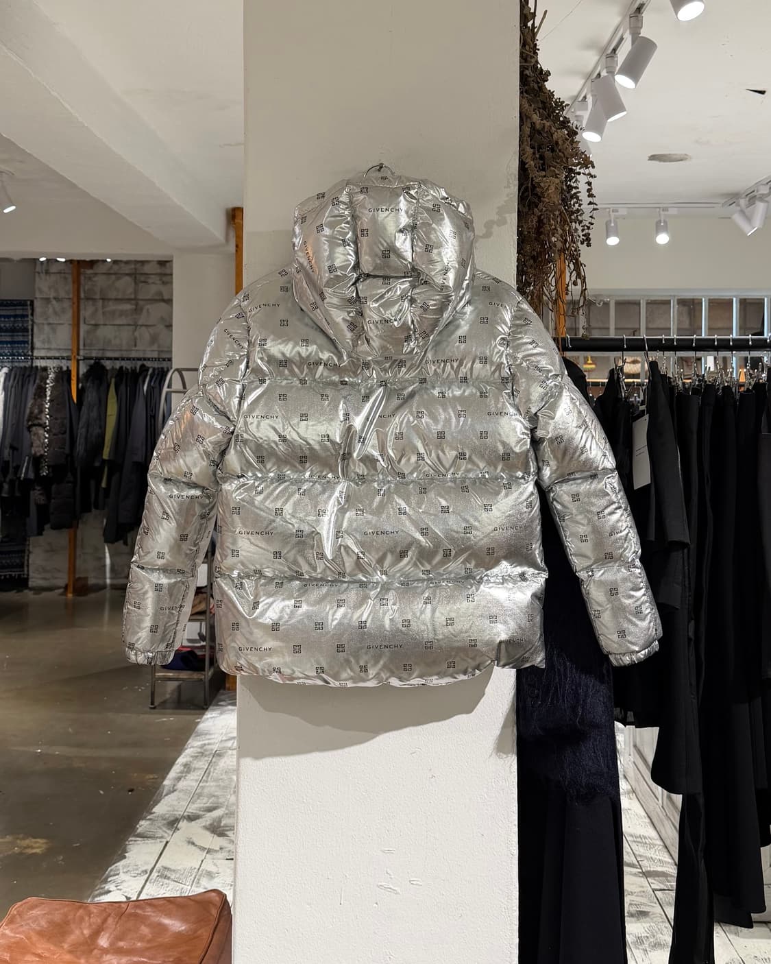 지방시 실버 로고 메탈릭 푸퍼 자켓 상품이미지7
