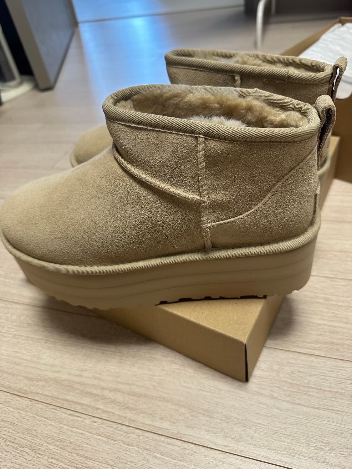 어그 울트라미니 플랫폼 새상품 상품이미지1