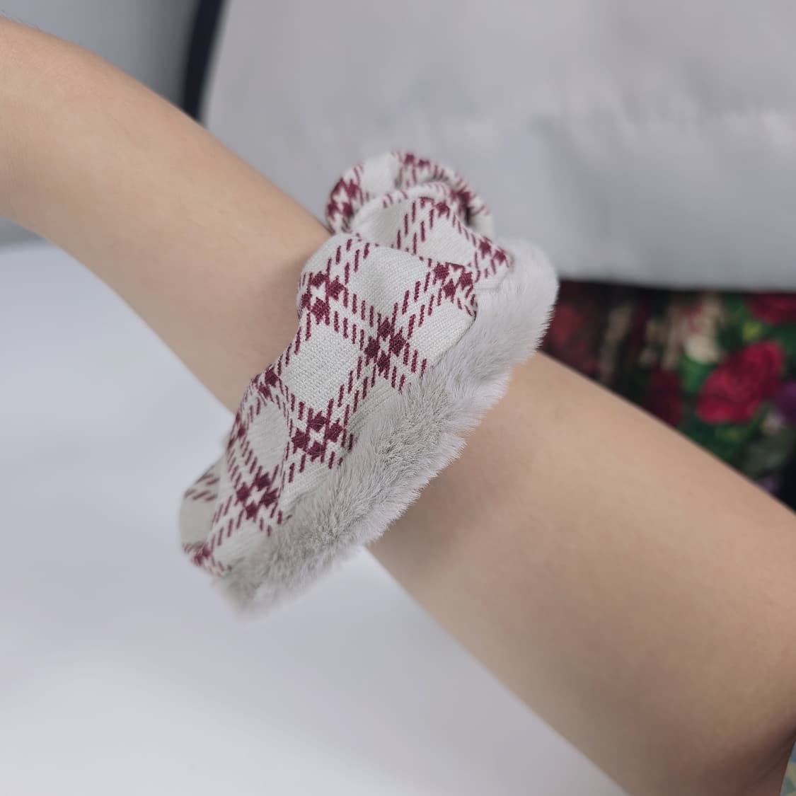 [새상품] 밍크털 체크 퍼 털실 슈슈 머리끈 곱창끈 상품이미지3