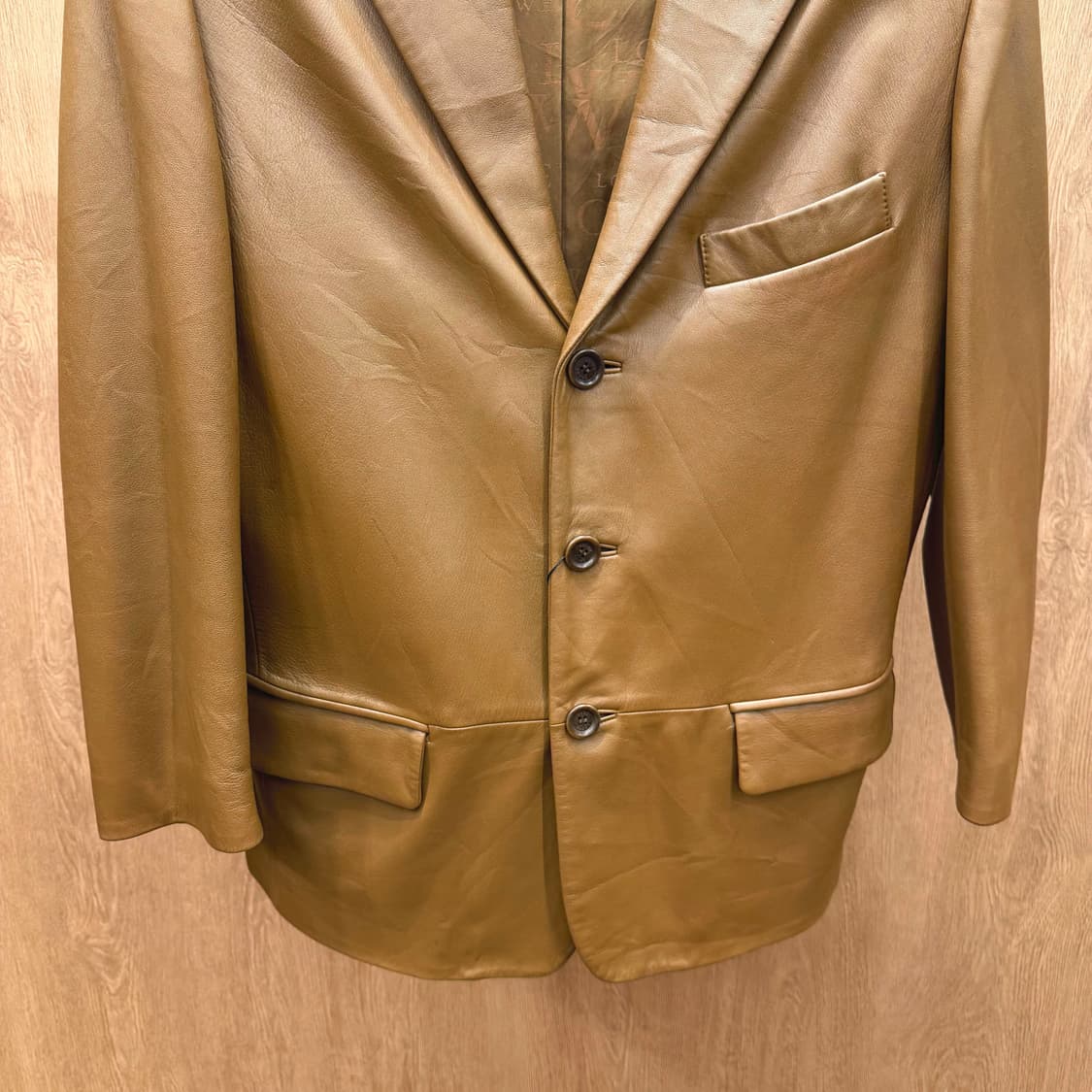 로에베 레더 테일러드 자켓 싱글 버튼 플랩 포켓 디테일 레귤러핏 브라운 상품이미지5