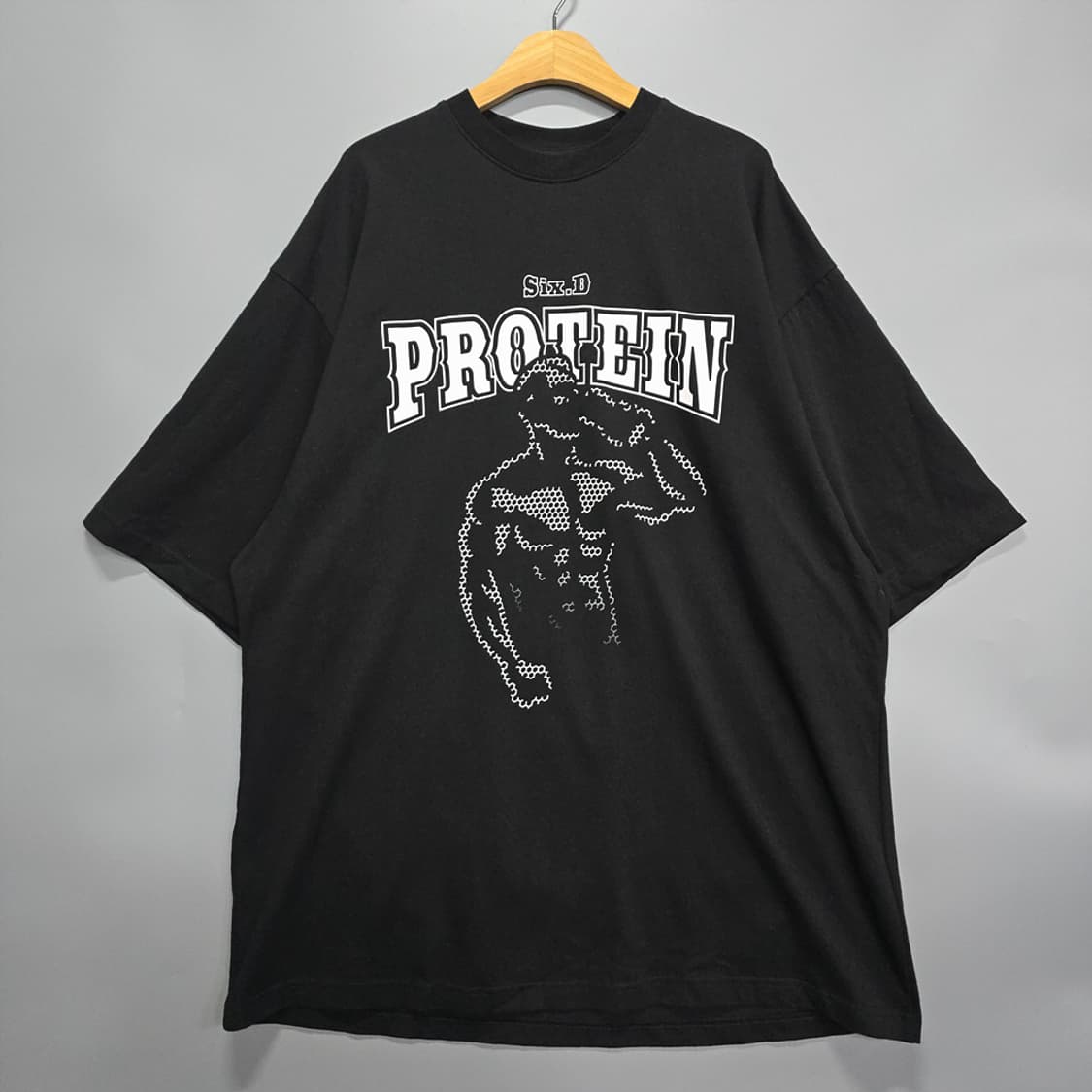 새제품)본투윈(BORNTOWIN) 프로틴 그래픽 오버핏 반팔티 F 상품이미지1