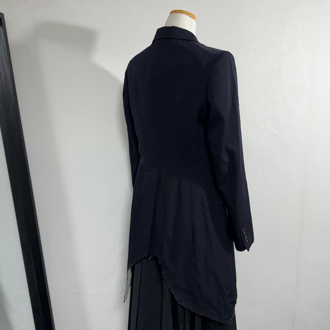 18ss 꼼데가르송 꼼데가르송 컷팅 디자인 네이비 롱자켓 s 상품이미지2
