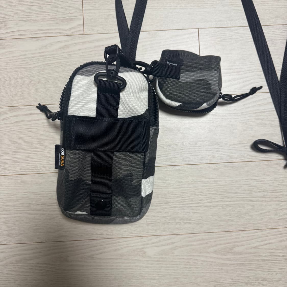 슈프림 카메라백 + 미니 파우치 스노우 카모 상품이미지2