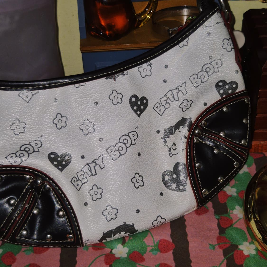 08s 레트로 베티붑 스터드 키링 레더 숄더백 상품이미지10