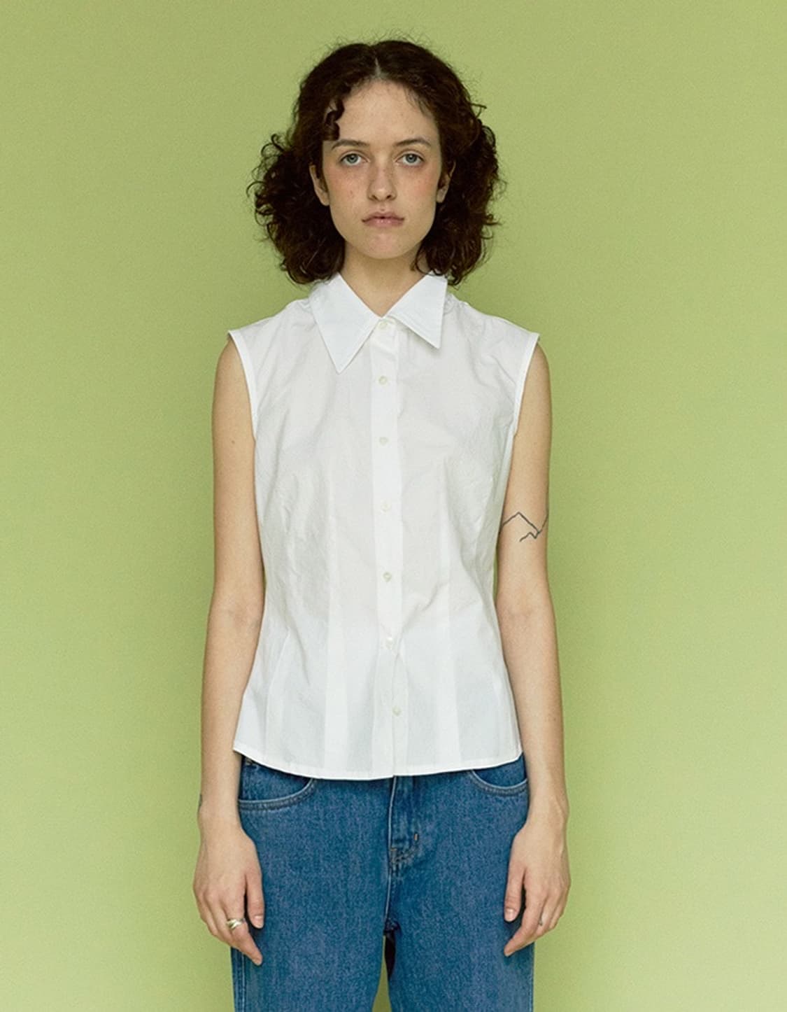 리포스 코튼 슬리브리스 블라우스 판매합니다. 상품이미지1