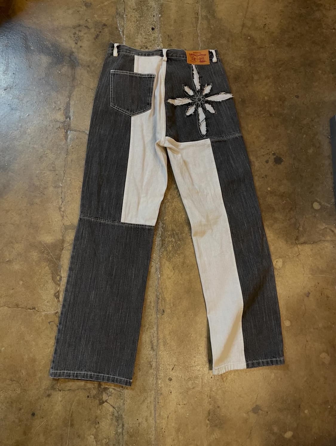 쿠시코그 Kusikohc floral detail jeans 상품이미지3