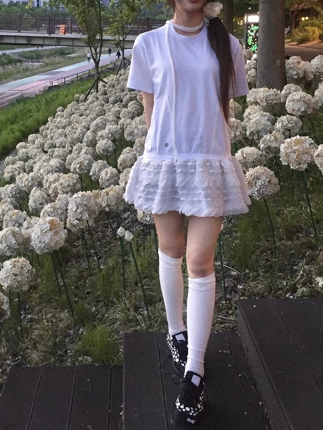 플레어업 레이어드 프릴 반팔티셔츠 화이트 상품이미지5