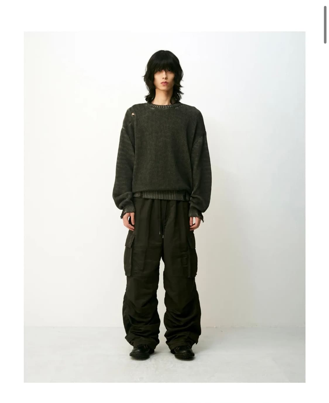 쿠어 컷아웃 디스트레스드 다잉 니트 (워시드차콜) 상품이미지3