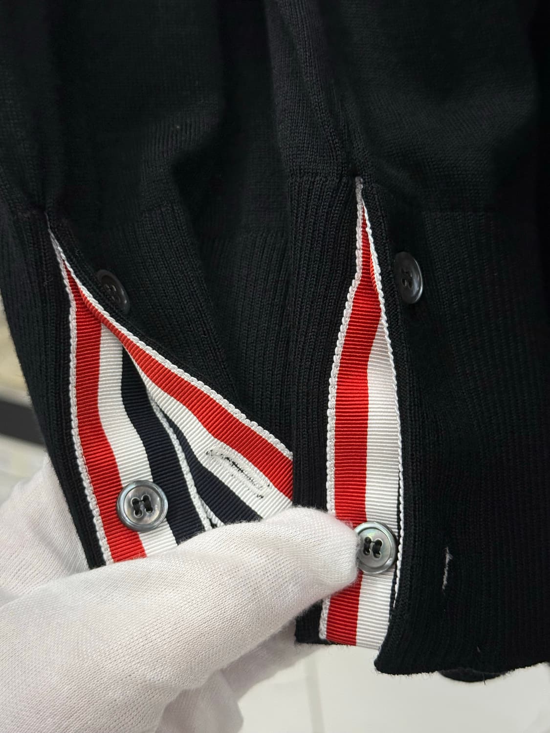 [5] 톰브라운 사선완장 메리노 울 가디건 상품이미지4