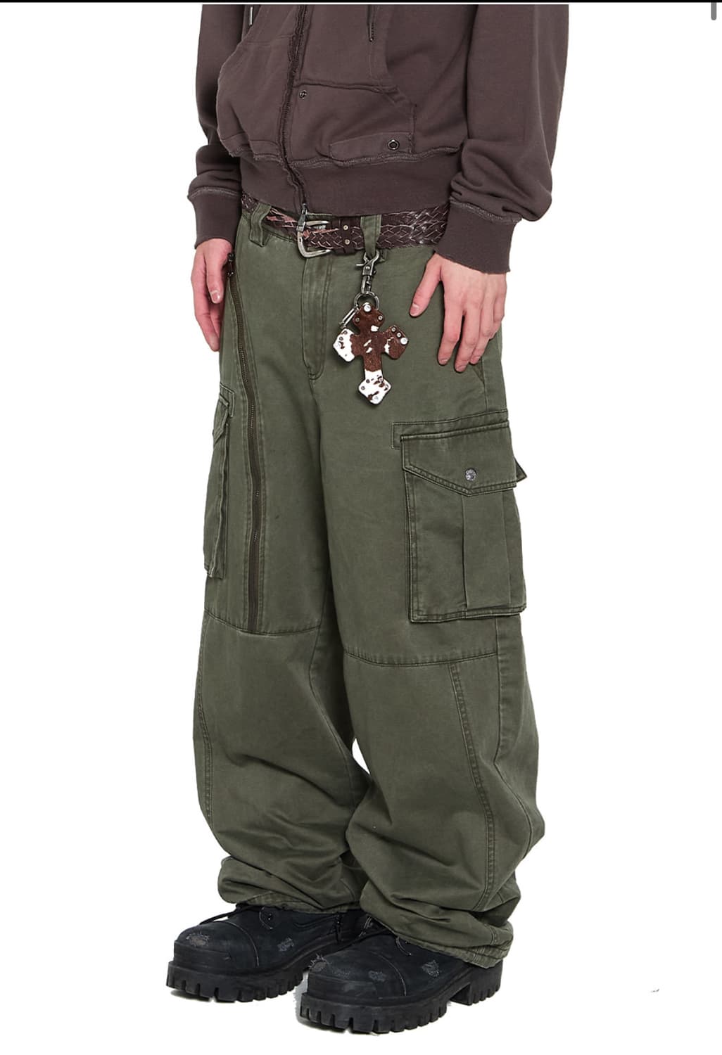 Oblique Zippered Cargo Pants (Khaki) 상품이미지1