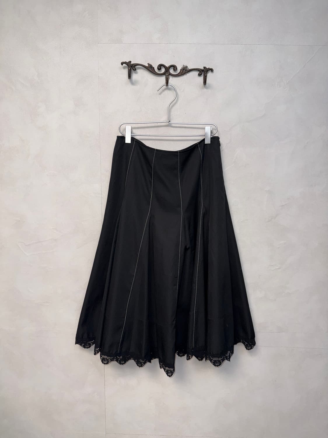 Black satin stitch lace pleats skirt 상품이미지3