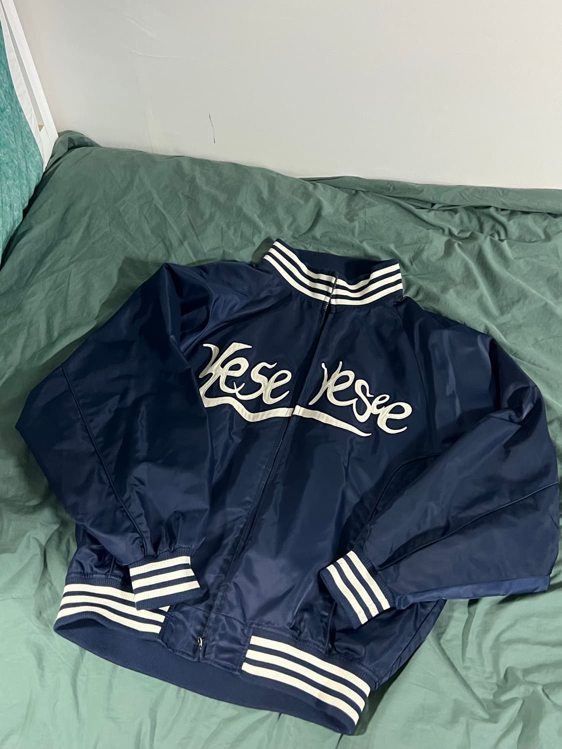 예스아이씨 하이넥 스타디움 자켓 네이비 상품이미지2