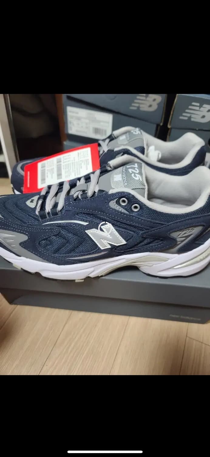 뉴발란스725 네이비 275새상품 팝니다 상품이미지2