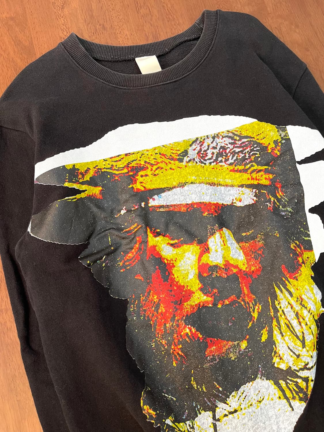 어태치먼트 프린트 롱슬리브 스웻셔츠 상품이미지3