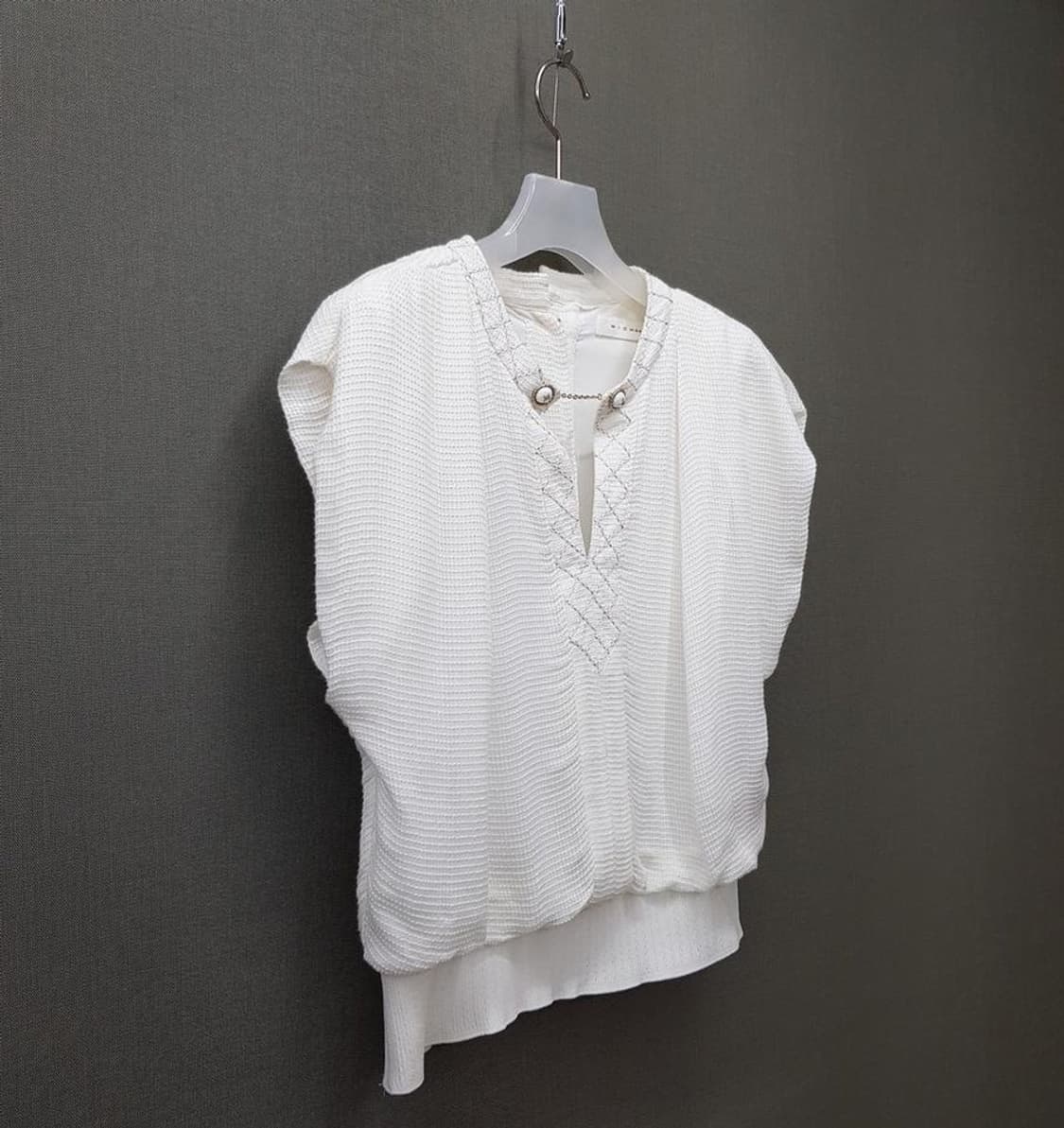 미샤  MICHAA 2022 진주 장식 민소매 블라우스 66사이즈 상품이미지3