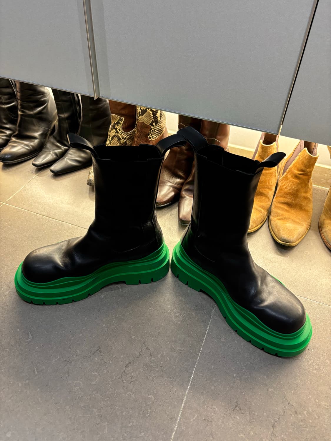 보테가베네타 타이어 부츠 패러킷 42.5 팝니다 상품이미지5