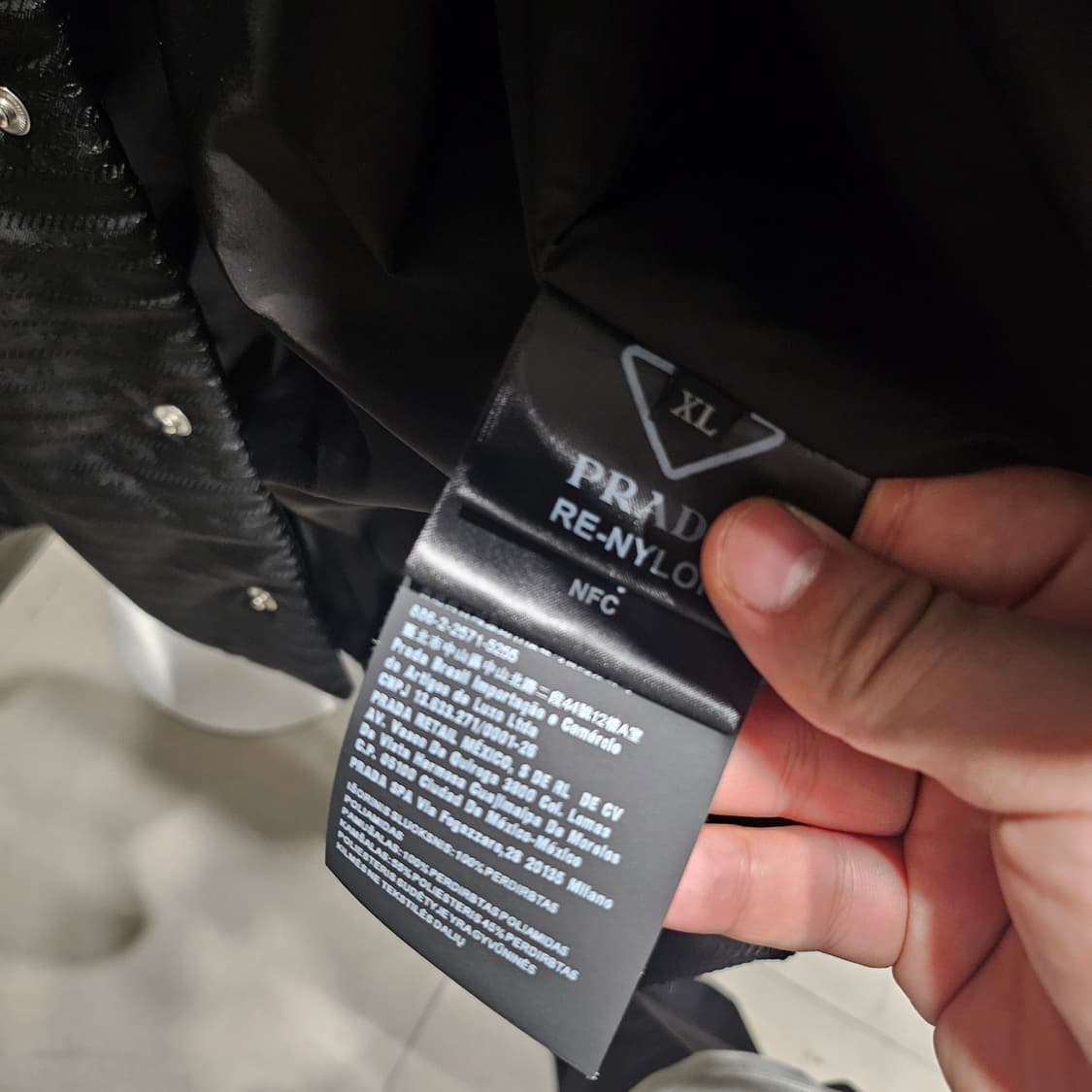 프라다 리나일론 플레이트 로고 패디드 셔츠자켓 상품이미지8