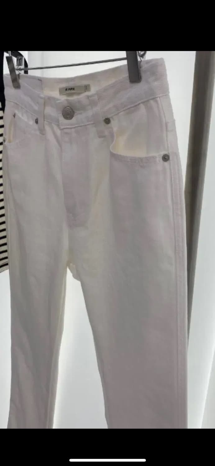 위아 산토리 화이트 슬림 부츠컷 데님 상품이미지2