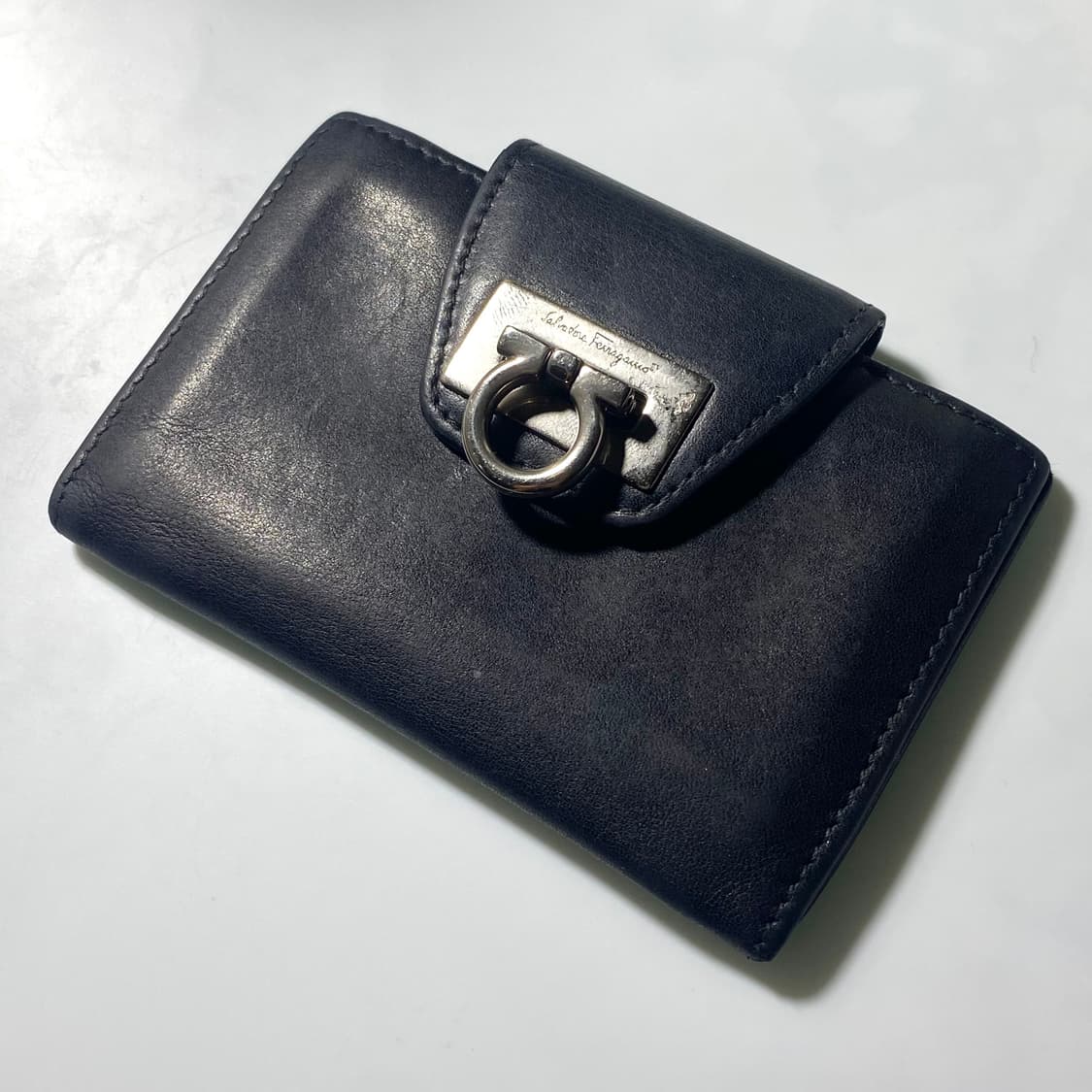 [정품] 페라가모 간치니 클래스프 컴팩트 카드지갑 상품이미지1