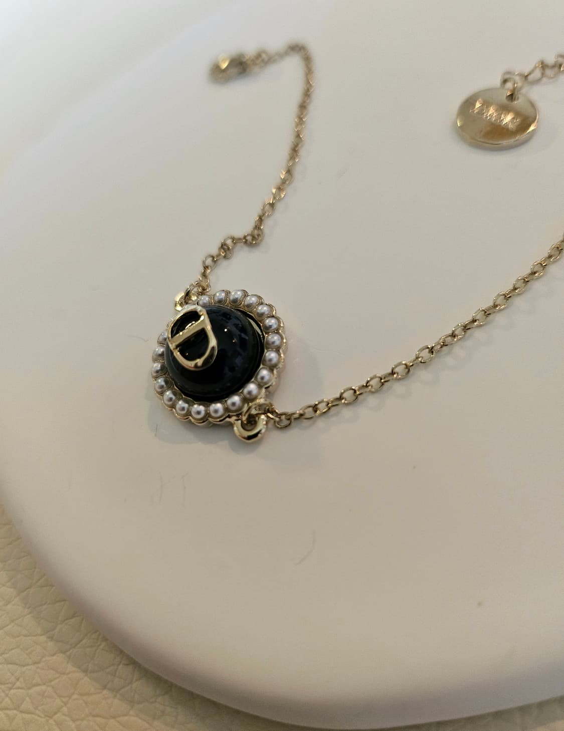 디올 업사이클링 블랙스톤 진주 팔찌 상품이미지3