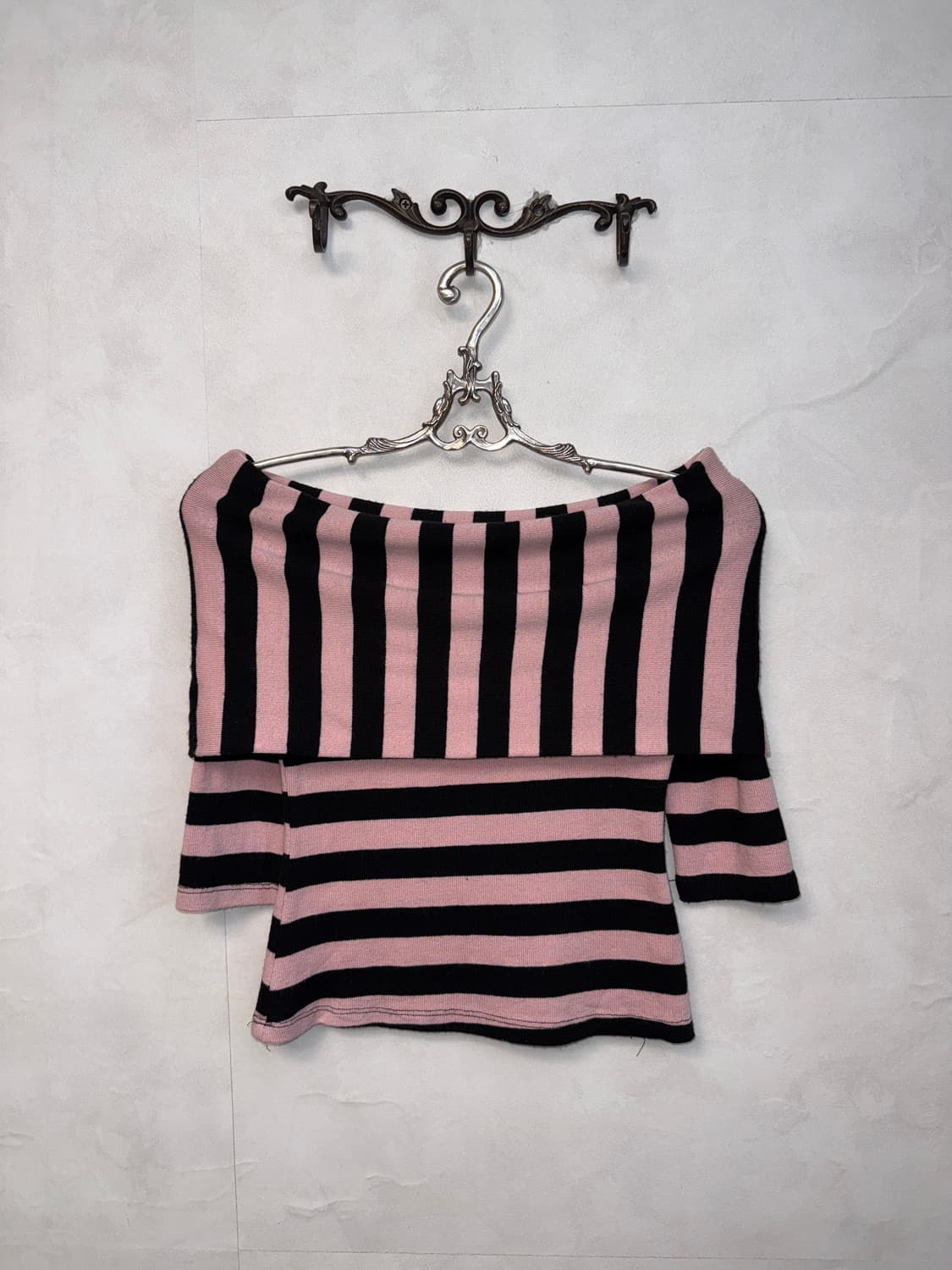 Black pink stripe off shoulder half slee 상품이미지3
