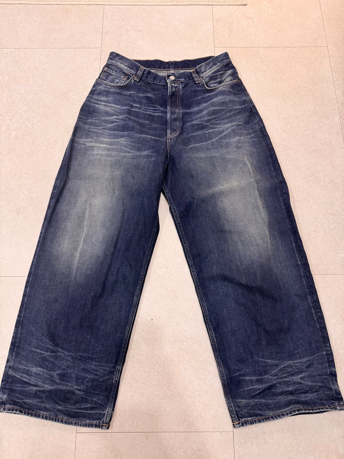 아크네 슈퍼배기진 40사이즈 팝니다 상품이미지1