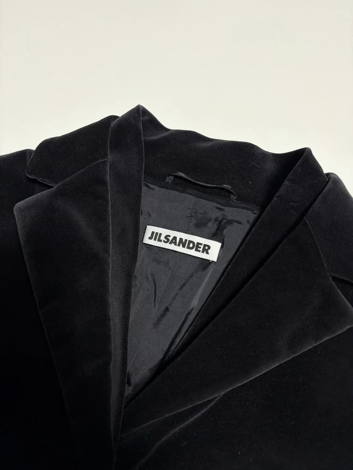 질샌더 JILSANDER 블랙 벨벳 싱글 코트 R1233 상품이미지4