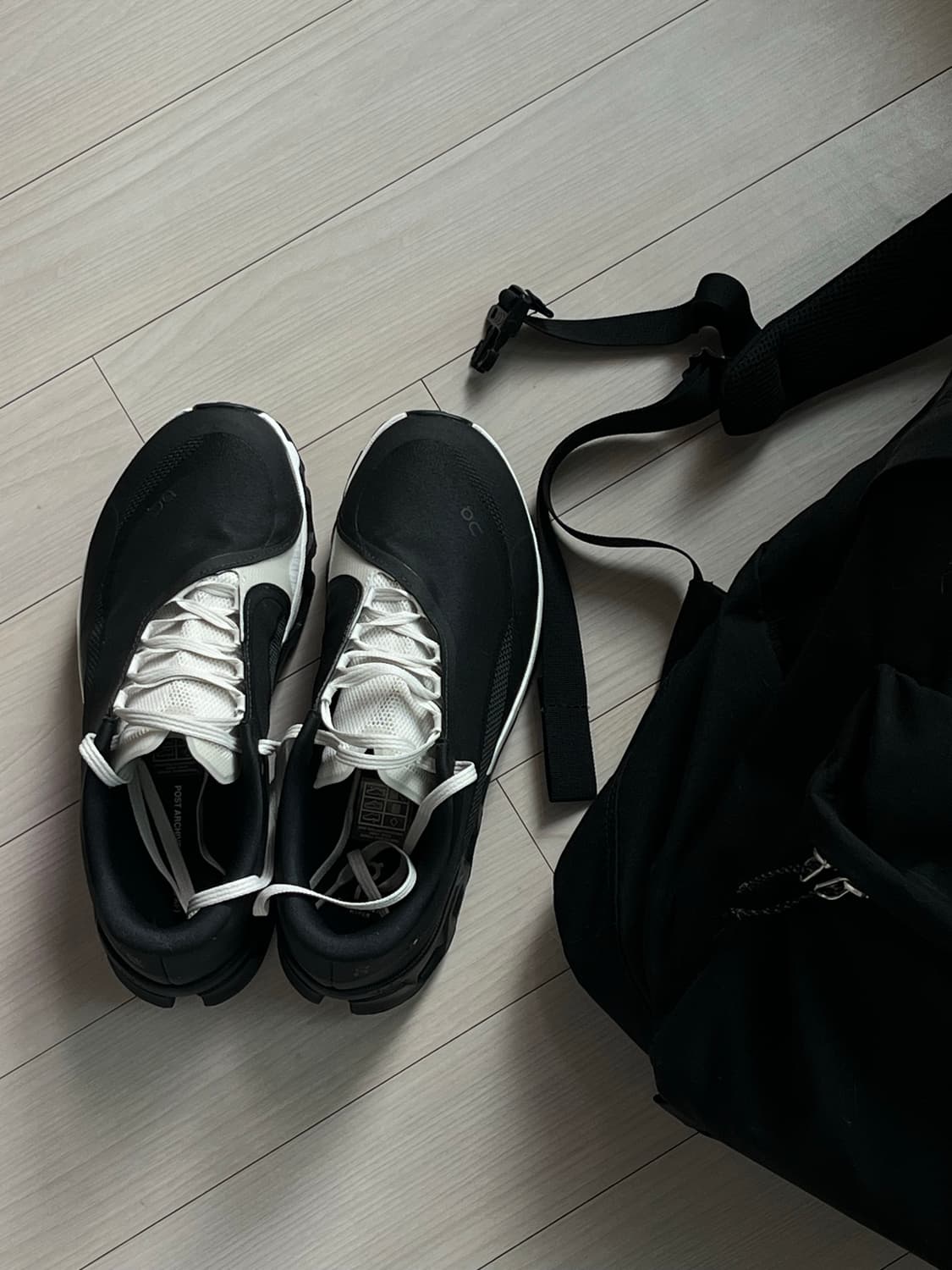 파프 온러닝 콜라보 255사이즈 상품이미지1