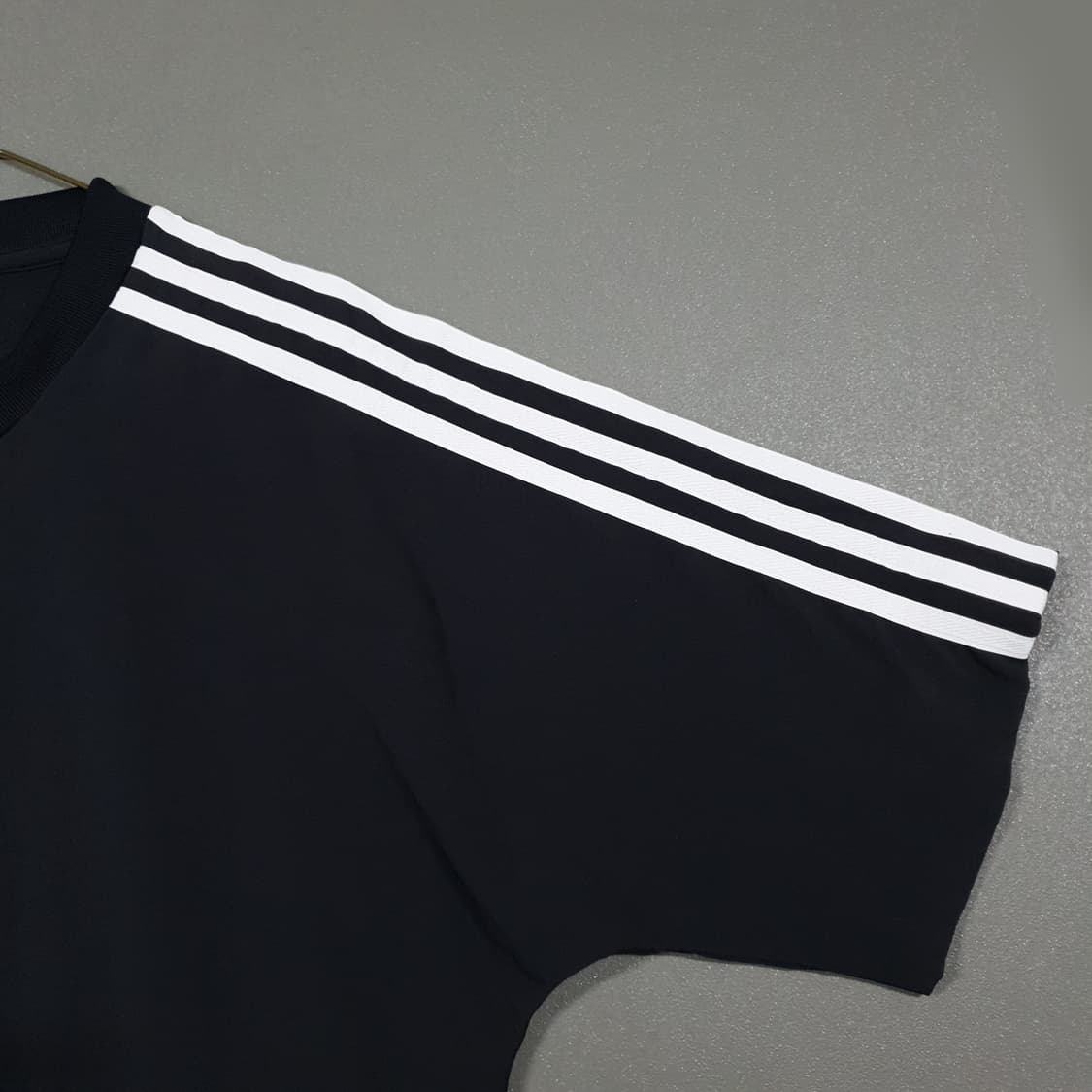 아디다스 트레포일 센터로고 우븐 하프 트랙 웜업 라운드 반팔티 블랙 M 상품이미지5