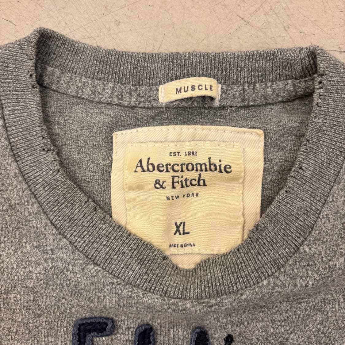아베크롬비 빅로고 그레이 티셔츠 상품이미지3