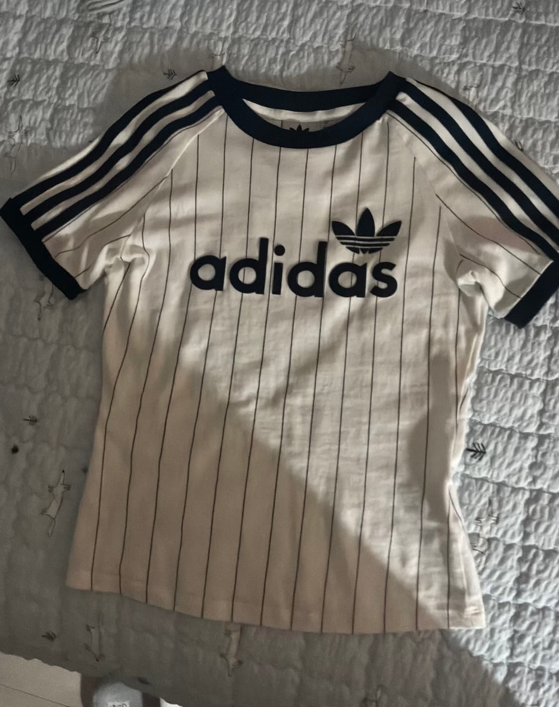 아디다스 리니어 캘리 그래픽 티셔츠 오프 화이트 나이트 인디고 반팔 상품이미지1