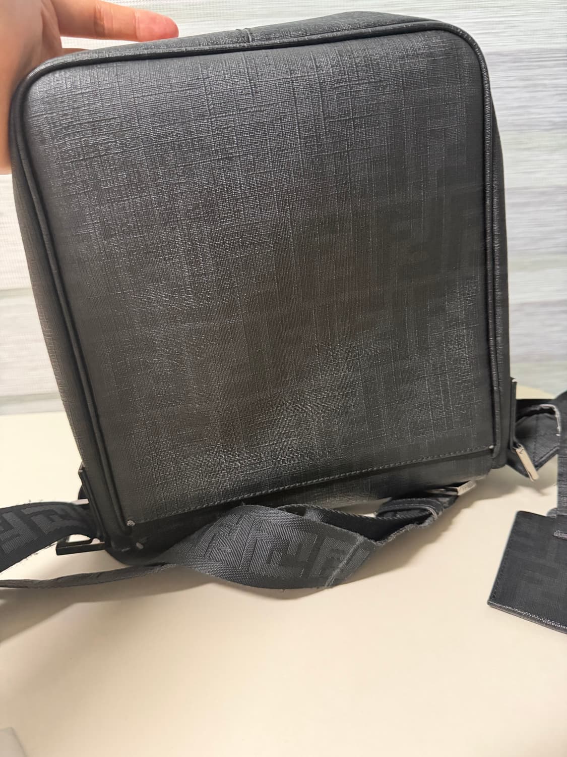 펜디 FF 메신저 크로스백 정품 / 구성품O / 저렴히 판매 상품이미지3