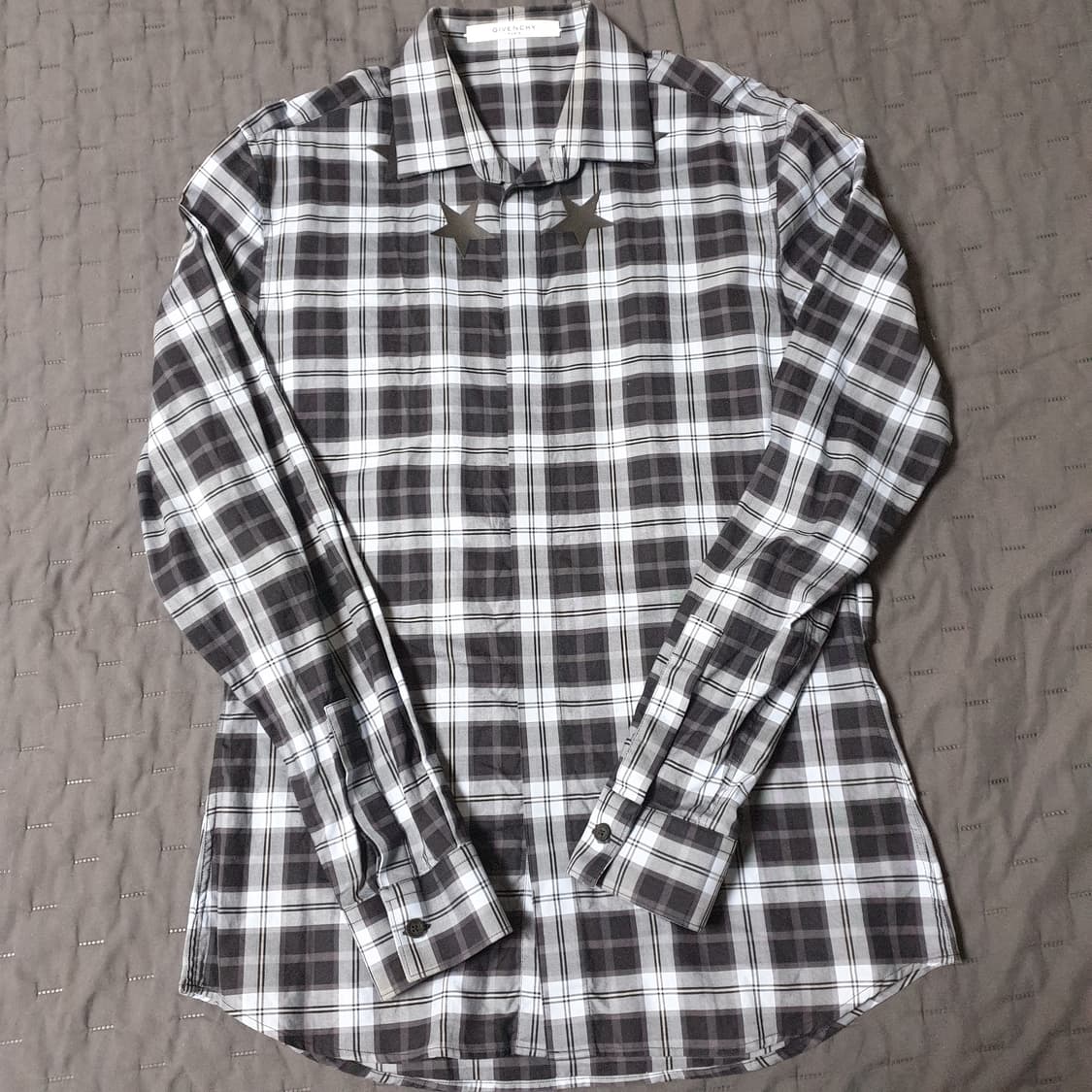 지방시 별 패치 체크 셔츠 상품이미지1