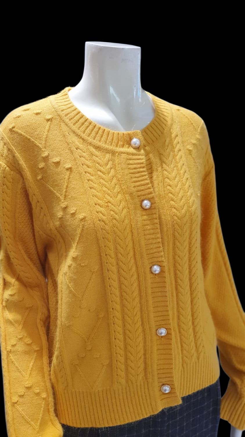 JJ지고트 울혼방 펀칭 케이블 진주버튼 여성가디건 55/상태좋음 상품이미지3