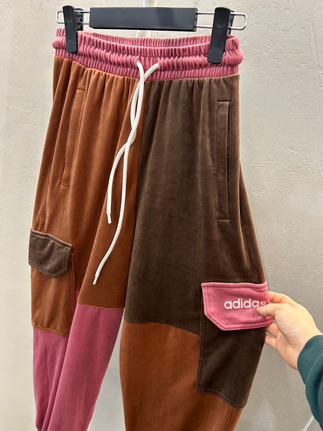 아디다스 오리지널 컬러 블록 벨벳 조거팬츠 상품이미지5