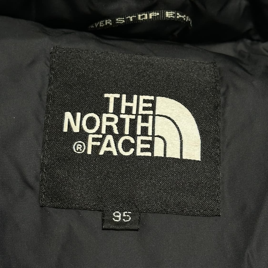 The North Face 눕시 700 구스 다운 그레이 패딩 상품이미지3
