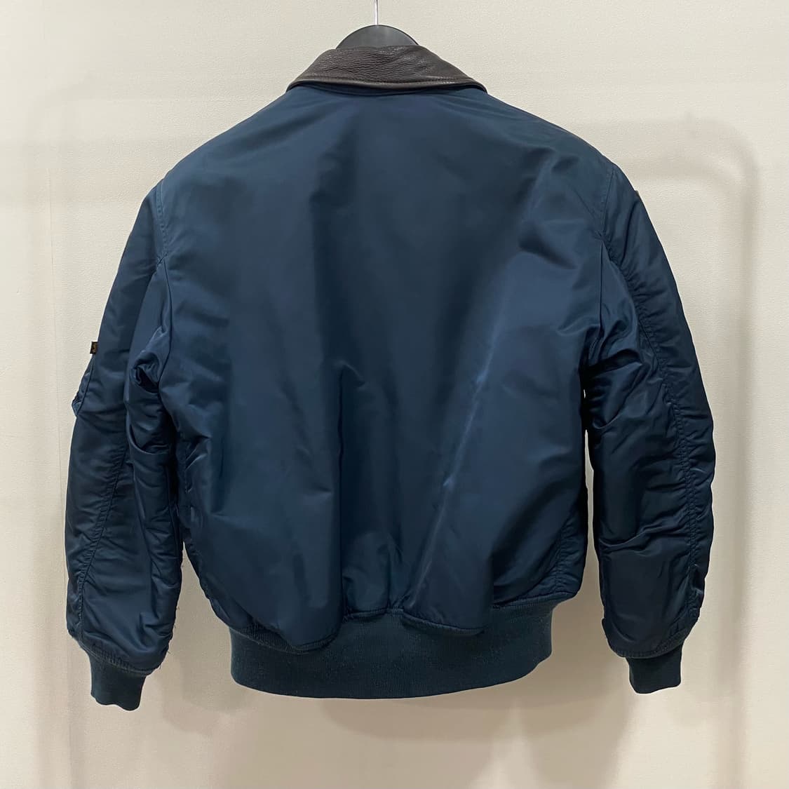 알파인더스트리 CWU-45/P 플라이트 MA-1 봄버 자켓 상품이미지2