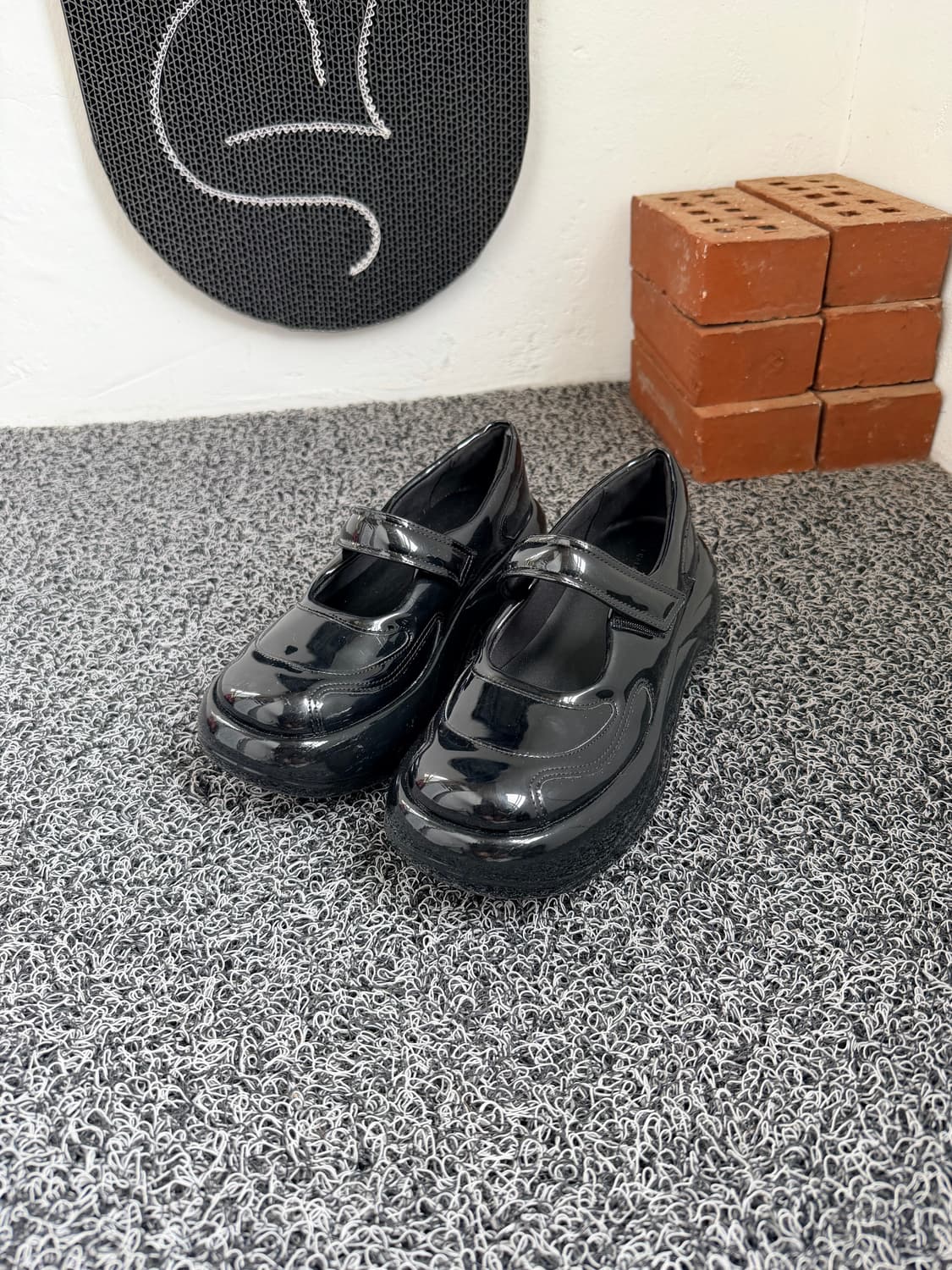 [새상품] 찰스앤키히트(CHARLES & KEITH) 청키 플랫폼 메리제 상품이미지1