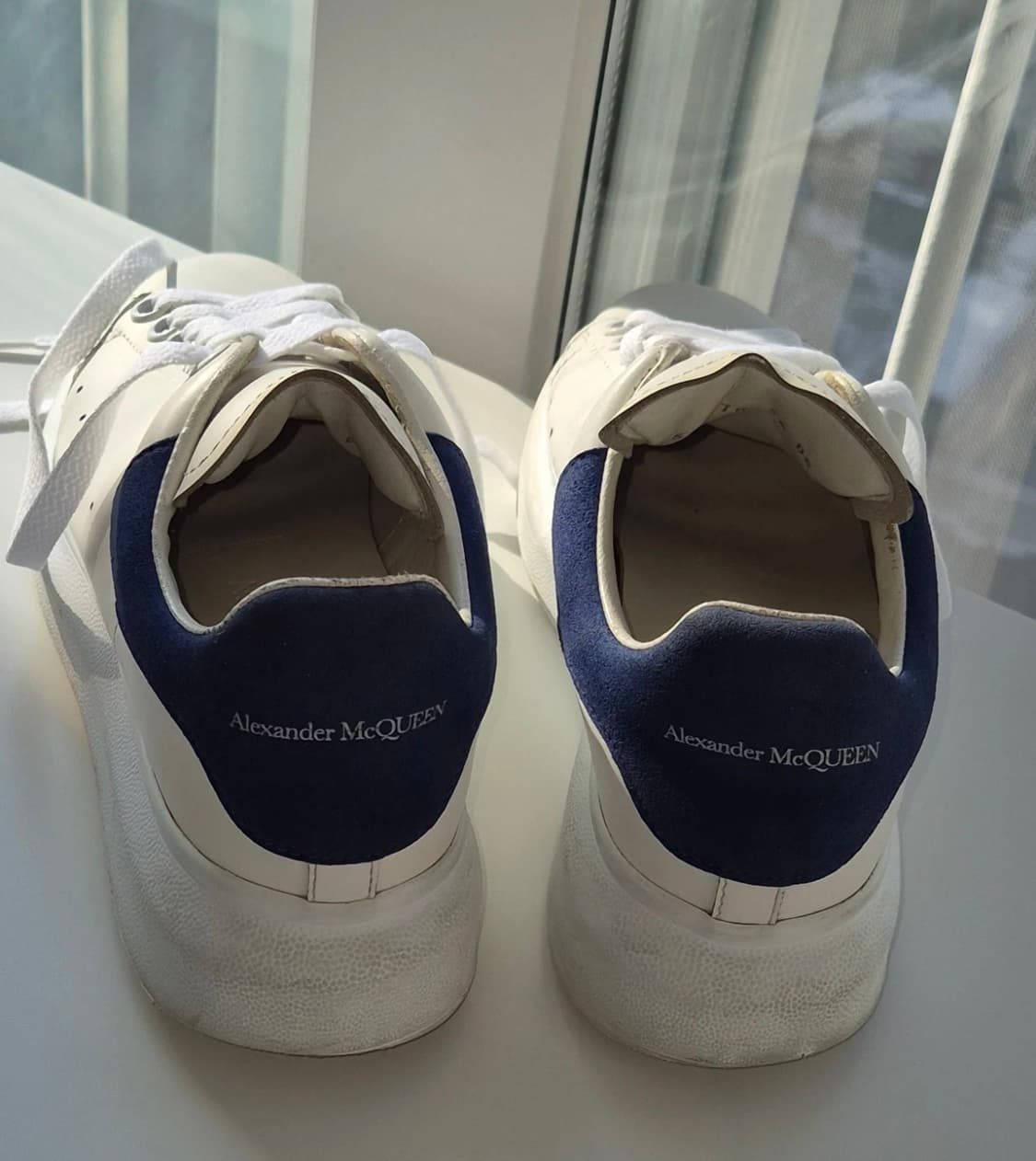 (백화점판)알렉산더 맥퀸 오버사이즈  스니커즈 36사이즈 팝니다 상품이미지3