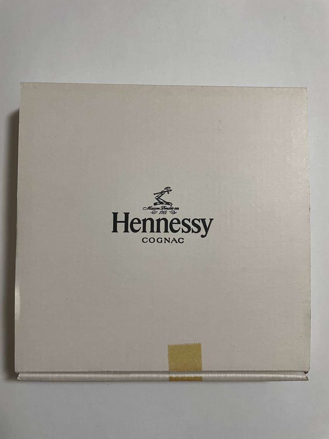 헤네시 굿즈(시계,핀) 상품이미지2