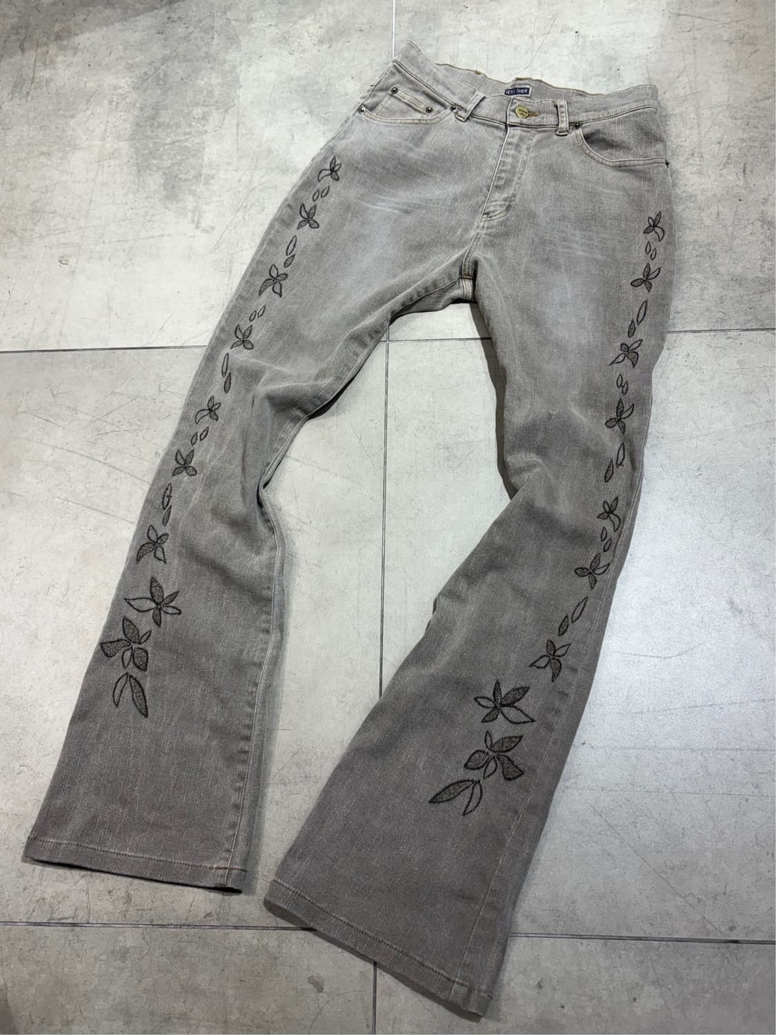 Petit chien 꽃 자수 부츠컷 흑청 데님팬츠 상품이미지1