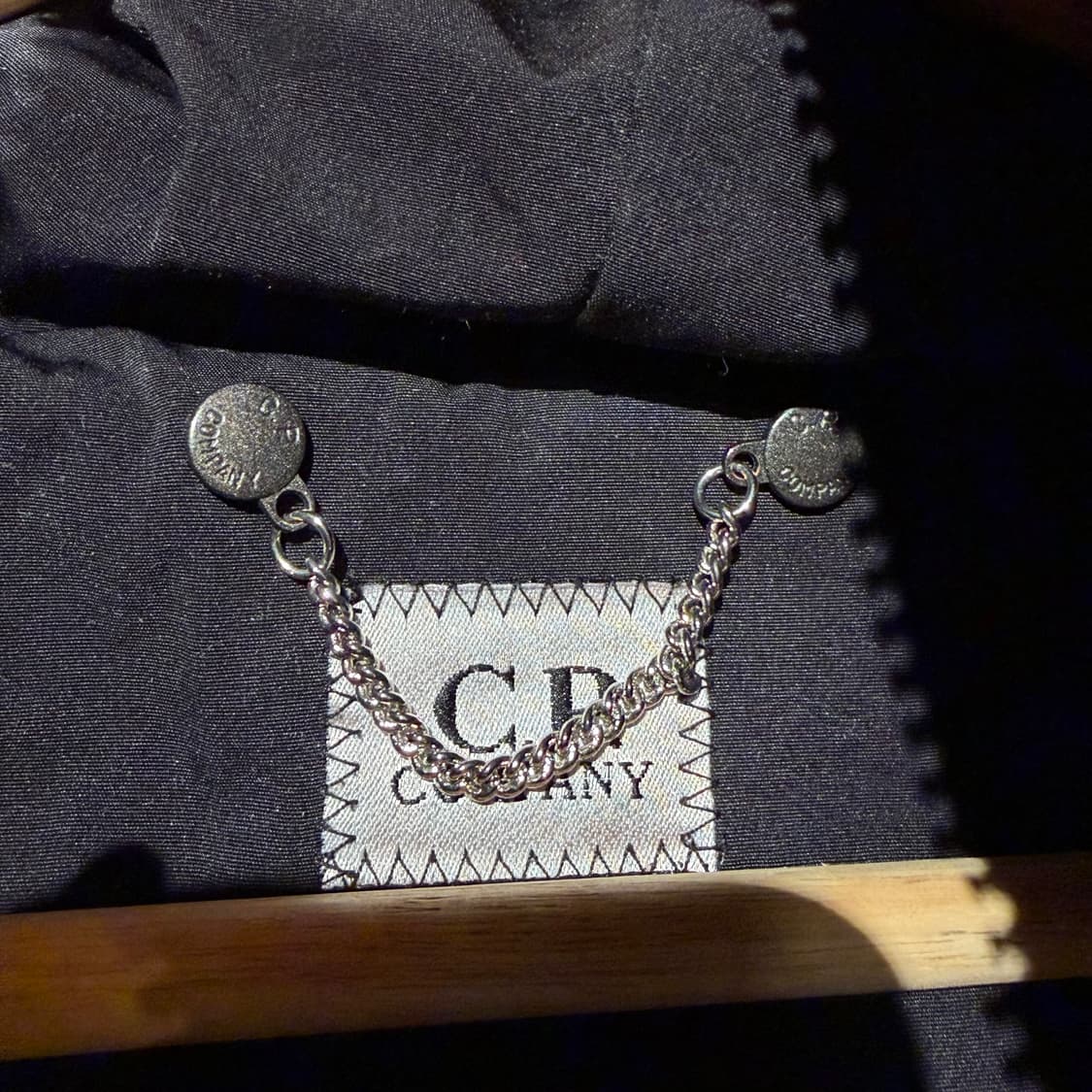 Cp컴퍼니 00s 고글 덕다운 패딩 100 상품이미지3