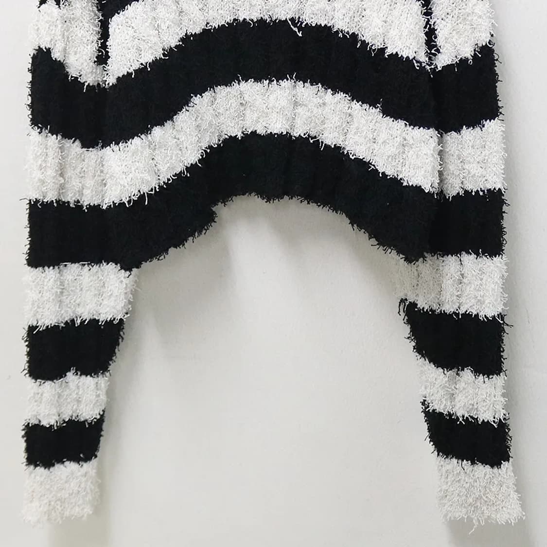 CHUU 부클 스트라이프 크롭니트 64610 상품이미지7