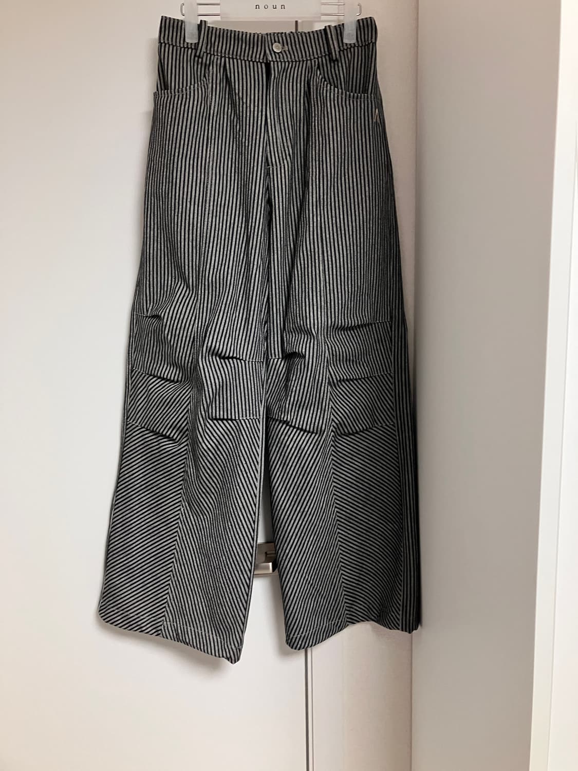 Aakam knee pin-tuck striped denim pants 상품이미지1
