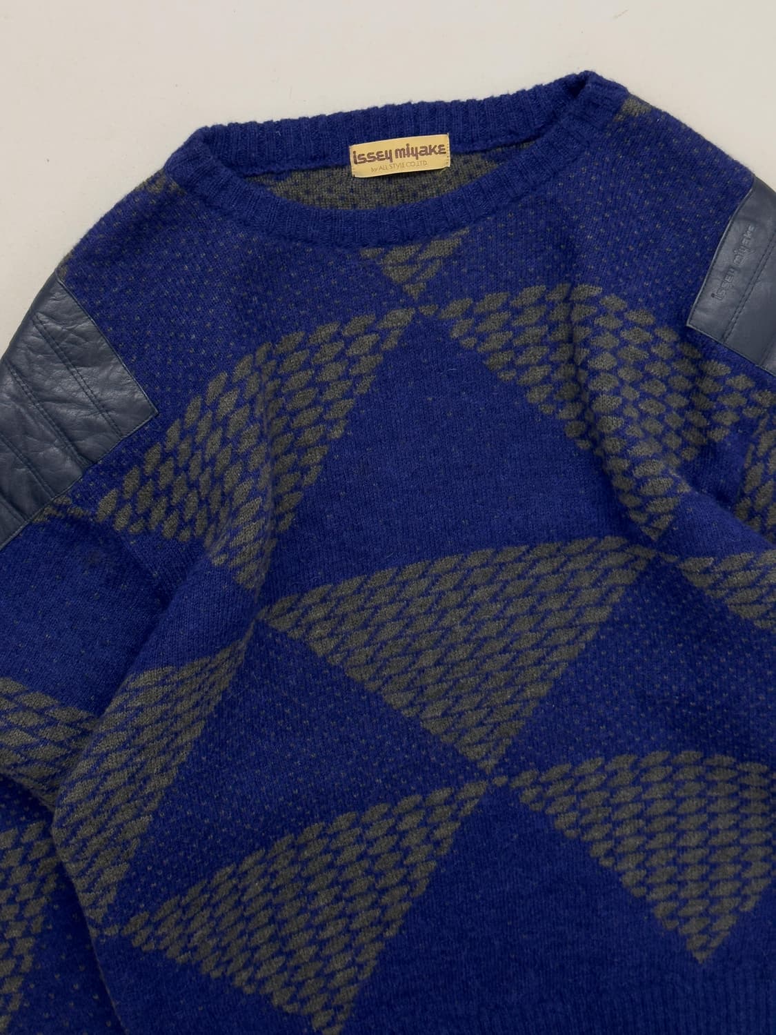 70's 이세이미야케 아카이브 레더 패치 스웨터 상품이미지2