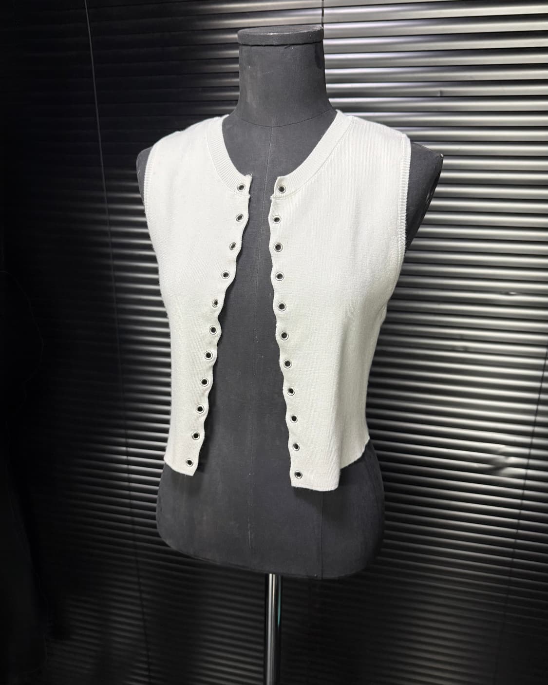 자라 가슴 스터디 찡 크롭 니트 조끼 베스트 화이트 흰색 웨스턴 에스닉  상품이미지1