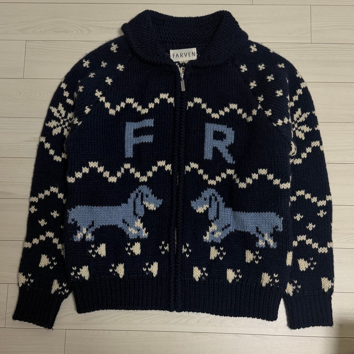 farven 파르벵 홀리데이 퍼피 집업 울 가디건 코위찬 상품이미지1