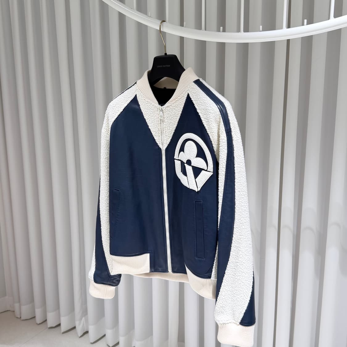 (S+ / 50) / 루이비통 플라워 믹스 레더 테디 바시티 블루종 상품이미지3