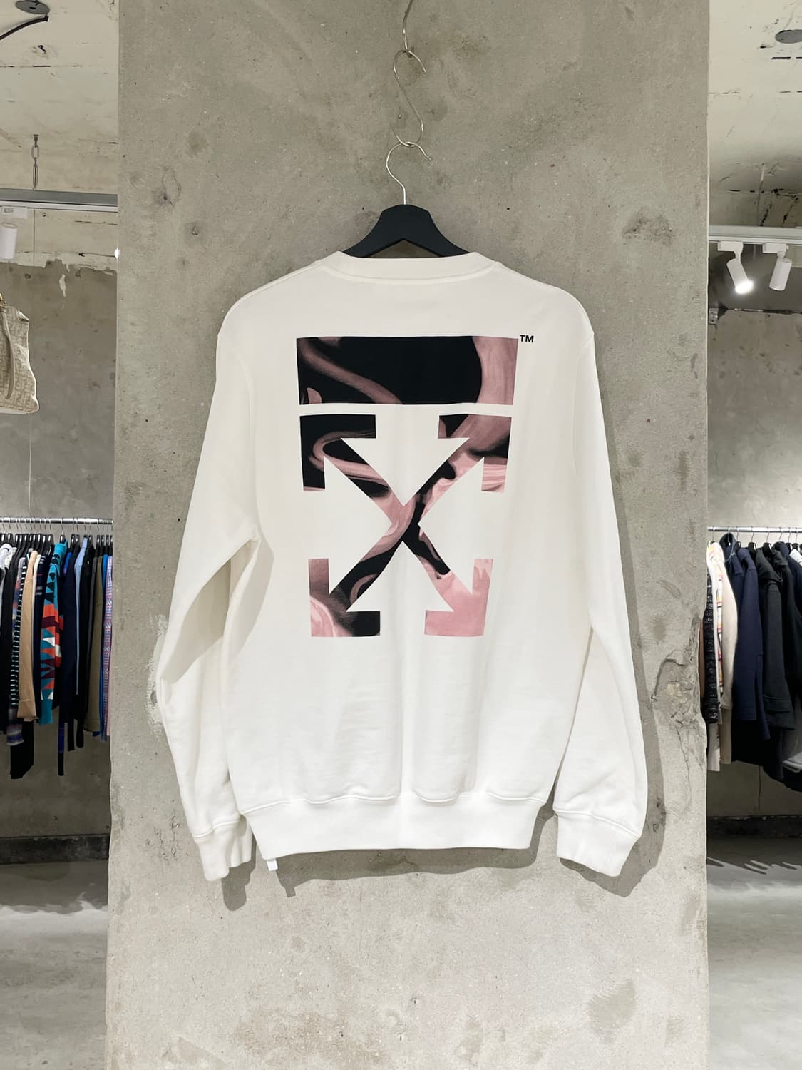 오프화이트 화이트 애로우 리퀴드 멜트 레그 스웻 셔츠 상품이미지1