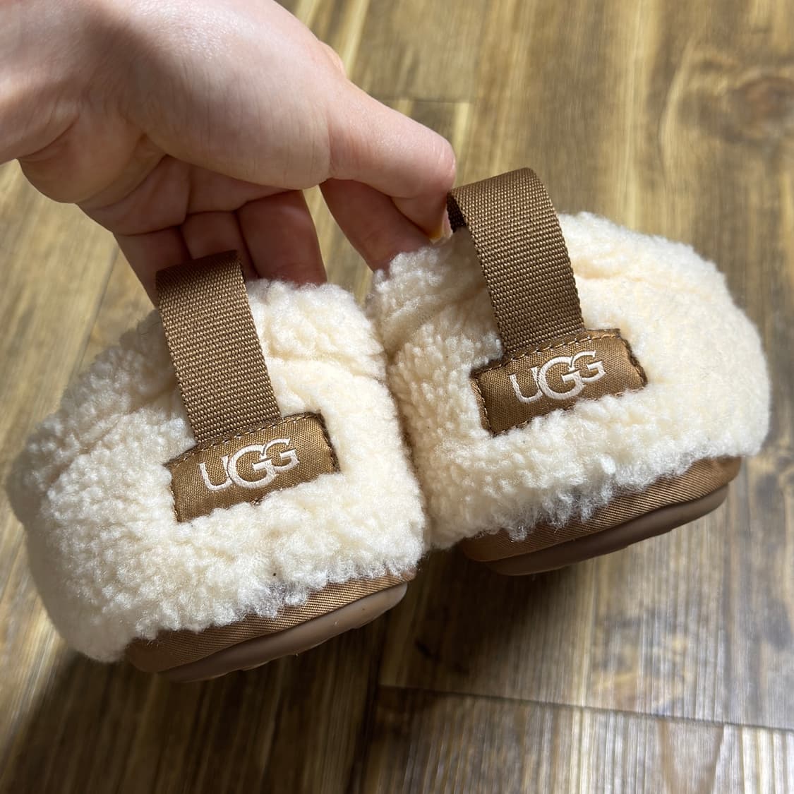 UGG 어그 플러시 뽀글이 슬리퍼 상품이미지3